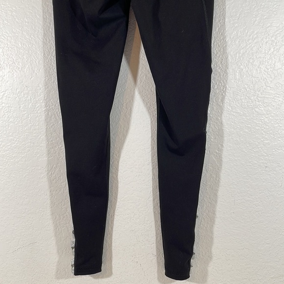 Victoria's Secret Sport Knockout Criss Cross Leggings in
Black & Silver Tight XS - Picture 7 of 10